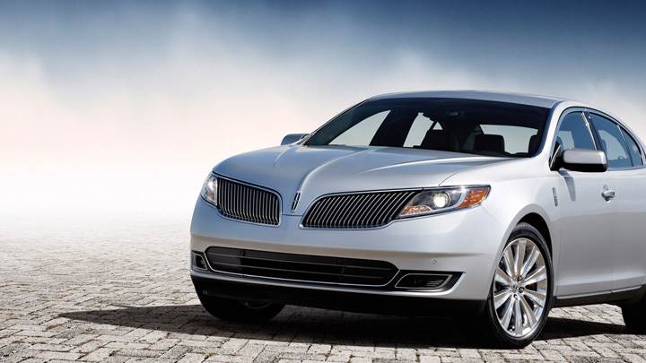 Lincoln MKS 2013 Front Pose in Silver